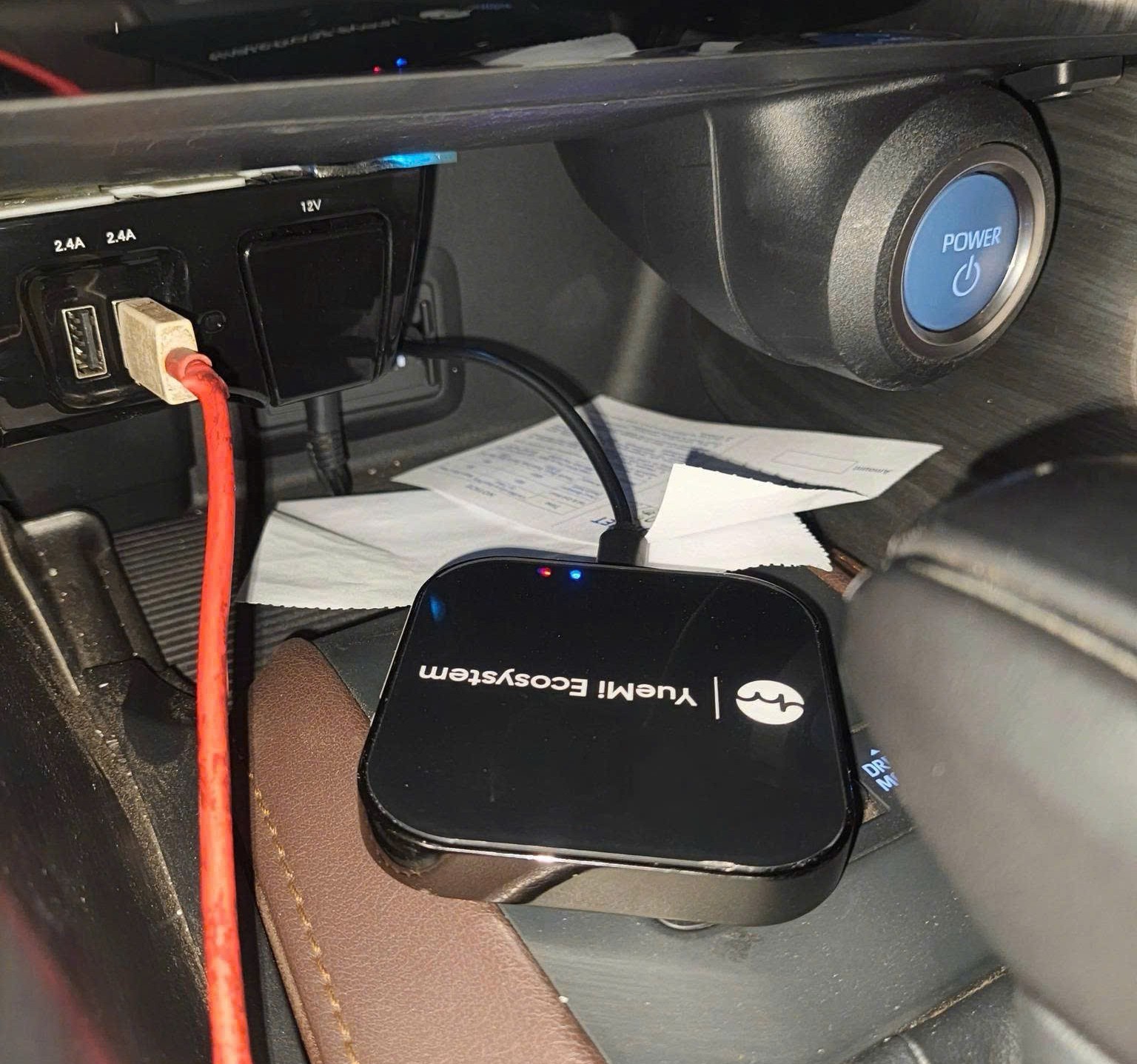 Kết nối dây của Android Box vào cổng USB màn hình